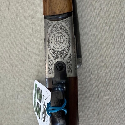 Rifle com gravação BERETTA em metal e punho de madeira