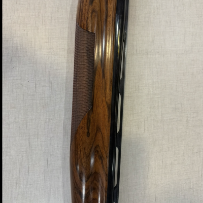 Guarda-mão de carabina em madeira e metal com textura antiderrapante