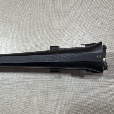 Tubo duplo preto de espingarda com marcação 2