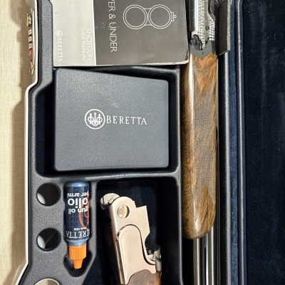 Arma de fogo Beretta shotgun over & under em estojo com manual e óleo.