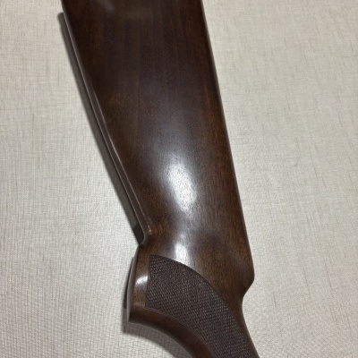 Espaço de ombro de espingarda em madeira castanha escura com textura quadriculada