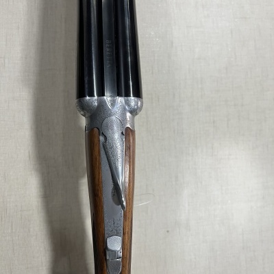 Espingarda de caça com canos duplos, madeira e metal prateado
