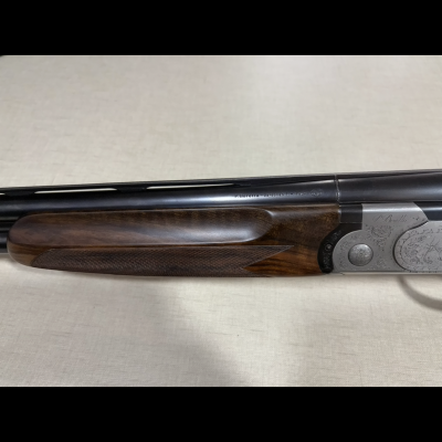 Espingarda de canos duplos com coronha em madeira castanha