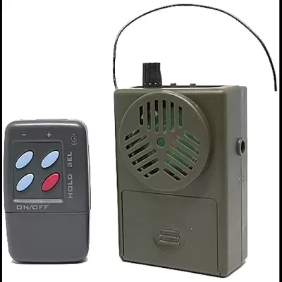 Dispositivos eletrónicos cinza escuro e verde-oliva com botões e antena