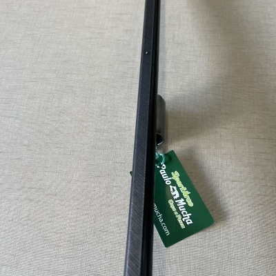 Ripa metálica preta com etiqueta verde Sportfishing Paulo Mucha