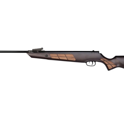 Carabina de ar comprimido de metal preto e madeira castanha