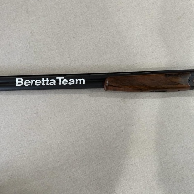 Espingarda de cano duplo BerettaTeam com madeira e cano preto