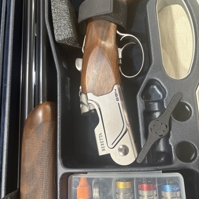 Espingarda Beretta 694 em estojo preto com acessórios