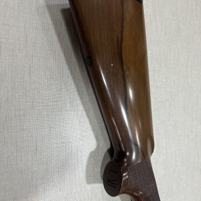 Coronha de espingarda em madeira com borracha preta
