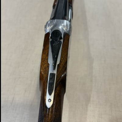 Espingarda de canos duplos em madeira e metal escura