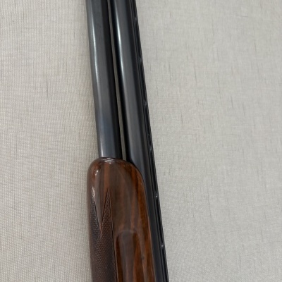Espingarda canos duplos com madeira e metal preto