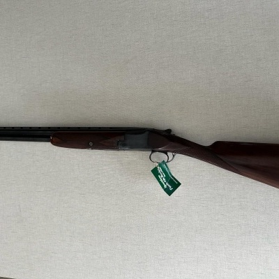 espingarda de canos paralelos com coronha de madeira