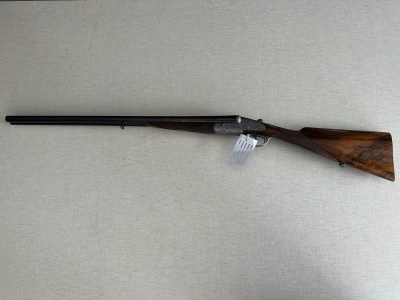 Espingarda de canos duplos com coronha de madeira castanha