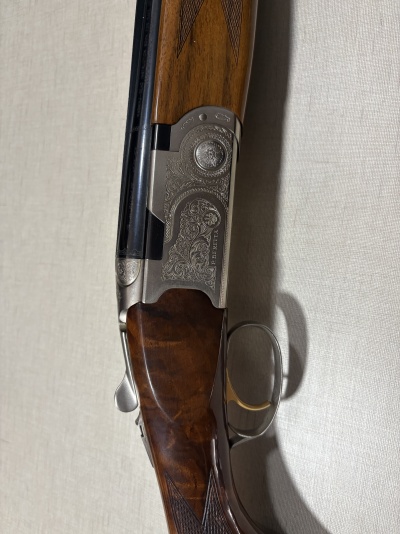 Espingarda de caça com madeira castanha e metal gravado P. BERETTA