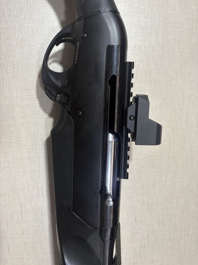 Espingarda Benelli Armi ARGO preta com mira ótica DELTA