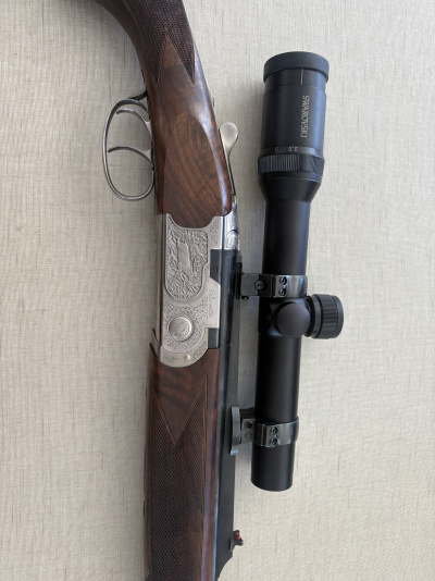 Espingarda com coronha em madeira e visor preto SWAROVSKI