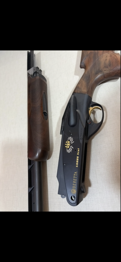 Espingarda Beretta UGB25 Xcel com madeira castanha e metal preto