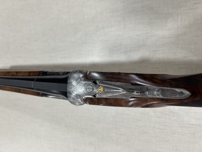 Espingarda de caça com coronha em madeira e metal gravado