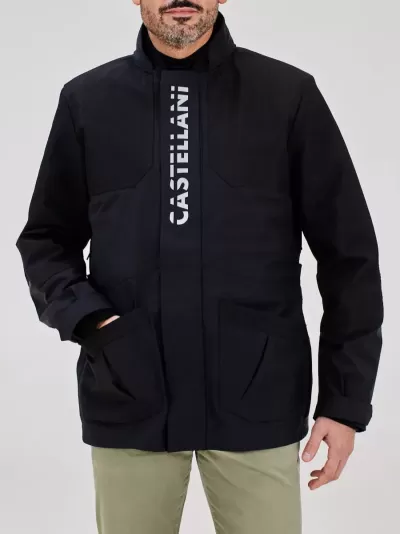 Casaco preto com bolso e palavra CÄSTELLANÏ
