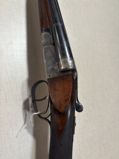 Espingarda de caça double-barrel com coronha de madeira e gatilho duplo