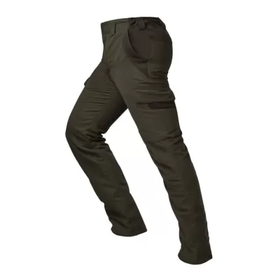 Calças verde-oliva com bolsos e corte ajustado