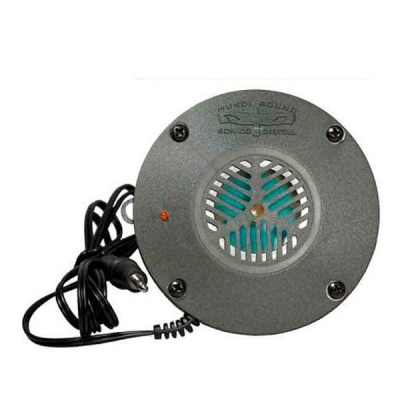 Aparelho redondo cinzento para controlo de cães com cabo e ficha preta