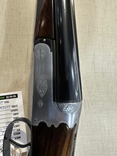 Espingarda cano duplo madeira e metal com gravuras