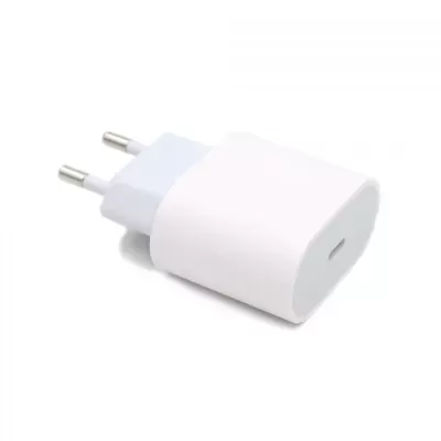 Carregador de parede branco com ficha europeia e conector USB tipo-C