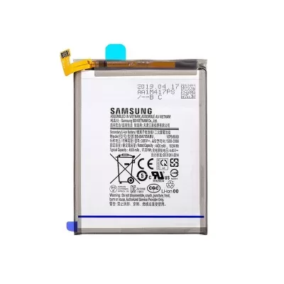 Bateria retangular Samsung com etiqueta branca e conector amarelo