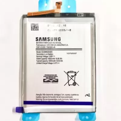 Bateria de telemóvel Samsung com etiqueta branca e fita azul nas extremidades
