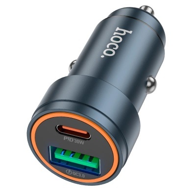 Carregador de carro HOCO cinza escuro com portas USB-C e USB-A e detalhes laranja