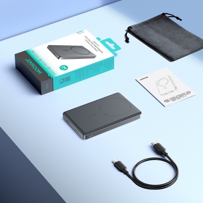 Banco de energia Joyroom preto com cabo USB-C, saco de armazenamento e embalagem