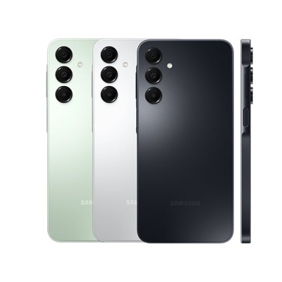 Três smartphones Samsung em verde, prata e preto vistos de costas e de perfil.