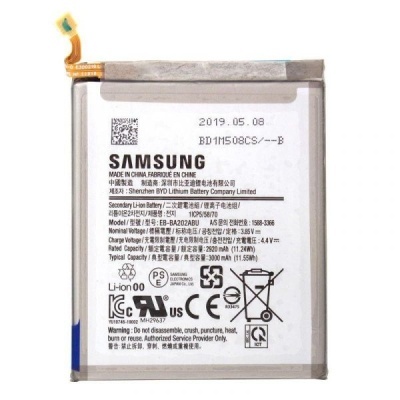 Bateria recarregável Samsung branca com texto e símbolos de segurança
