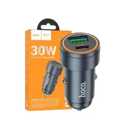 Carregador de carro hoco com duas portas USB e embalagem laranja.