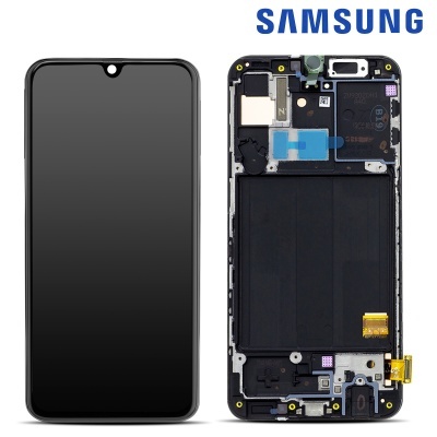 Dois smartphones Samsung lado a lado, um com ecrã preto e outro aberto mostrando componentes internos