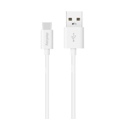Cabo USB branco com conector USB-A e USB-C com marca Fairplay