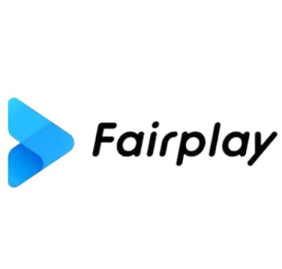 Logótipo azul e preto Fairplay em fundo branco