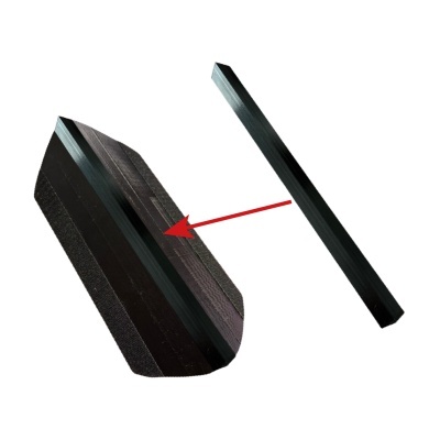 Borracha preta texturizada com superfície lisa e seta vermelha sobre fundo branco