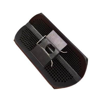 Ratoeira preta de plástico com mola metálica e furos hexagonais