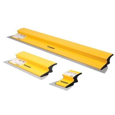 Três espátulas amarelas da marca MIRKA de diferentes tamanhos.