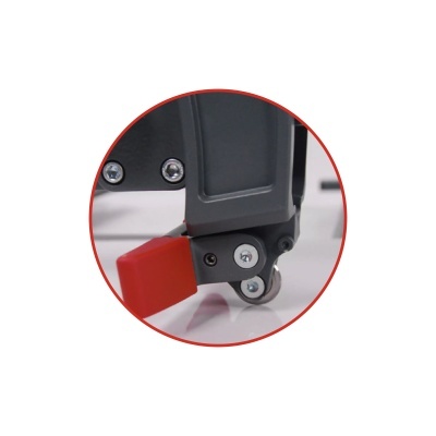 Componente mecânico cinzento com parte vermelha numa ampliação circular