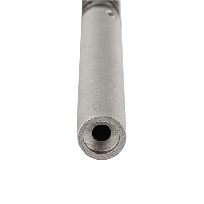 Peça metálica cilíndrica prateada com orifício central