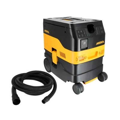 Aspirador industrial preto e amarelo MIRKA com mangueira preta ao lado