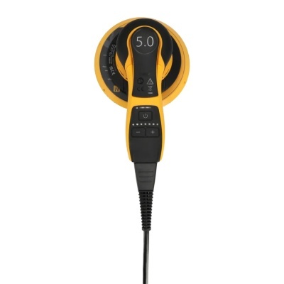 Ferramenta elétrica laranja e preta com disco de lixa redondo