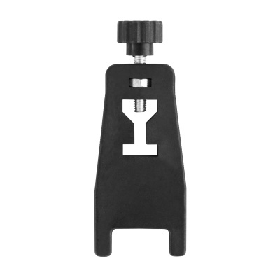 Acessório preto para ferramentas com parafuso de ajuste e recorte em forma de Y