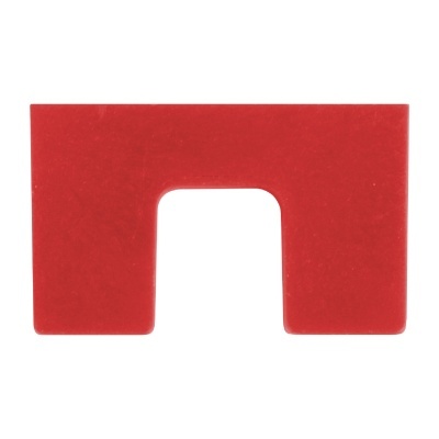 Peça de plástico vermelha com corte central retangular
