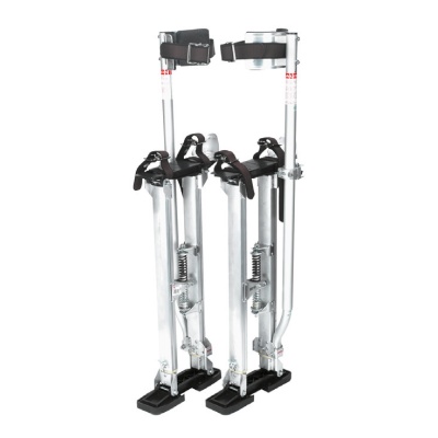 perneiras metálicas para salto com alças pretas e mola