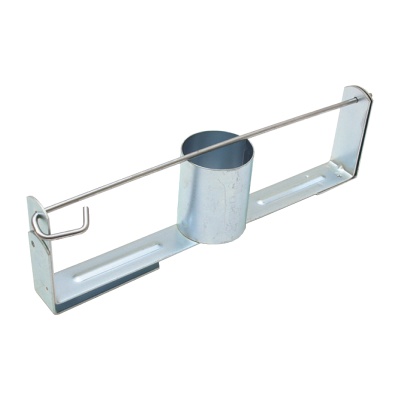 Suporte metálico galvanizado com tubo cilíndrico e barra com gancho.