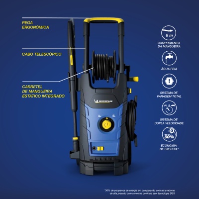 Máquina de lavagem azul e preta com pegador amarelo e carretel de mangueira